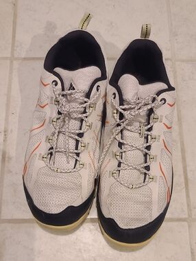 Columbia Men's White and Orange Low-Top Sneakers